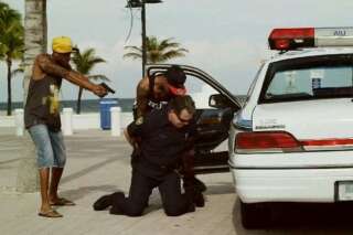 VIDÉOS. Le rappeur 2 Chainz met en scène des policiers arrêtés par des gangsters dans le clip de 