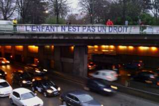 PHOTOS. Les anti-mariage gay s'affichent en banderoles sur les ponts de Paris