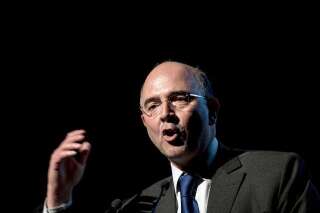 Affaire Cahuzac: Bercy savait selon Valeurs actuelles, Pierre Moscovici porte plainte 