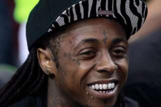 VIDÉOS. Lil Wayne est enfin sorti de l'hôpital après six jours de soins intensifs