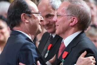 Hollande décore de la Légion d'honneur l'avocat Dominique Villemot, ancien camarade de l'Ena