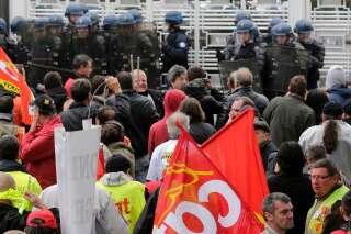VIDÉO. PSA, Renault, ArcelorMittal... les manifestations de la CGT ont dégénéré devant le Mondial de l'Automobile