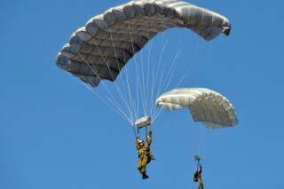Parachutes dorés: Ayrault veut s'en inspirer après la Suisse