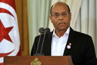 Tunisie: des manifestants jettent des pierres sur le président Moncef Marzouki à Sidi Bouzid