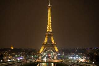 Paris: la Tour Eiffel évacuée par crainte d'un attentat