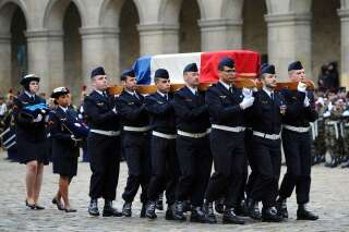 PHOTOS. François Hollande rend hommage à Stéphane Hessel aux Invalides à Paris