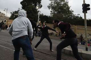 VIDÉOS. PHOTOS. Égypte: cinq morts dans les affrontements entre pro et anti-Morsi, l'armée égyptienne déploie des chars devant la présidence