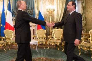 VIDÉO. Visite de François Hollande en Russie: le difficile grand écart entre commerce et Droits de l'Homme