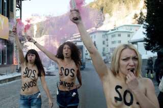 PHOTOS. VIDÉO. Femen: trois militantes se déshabillent devant le Forum de Davos