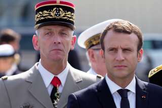 A Istres, Macron jure que le budget de l'armée sera le seul à augmenter en 2018