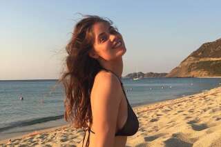 Marie-Ange Casta n'a rien à envier à sa sœur Laetitia en bikini sur une plage de Corse