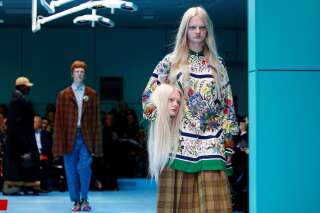 Fashion Week de Milan: la mode perd la tête au défilé Gucci