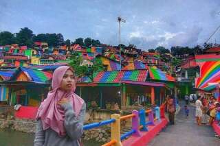 Un village indonésien entièrement repeint aux couleurs de l'arc-en-ciel