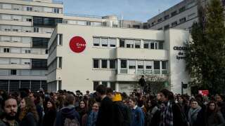 Des étudiants lyonnais se sont rassemblés mardi 26 novembre devant le Crous de Lyon pour dénoncer la précarité étudiante.