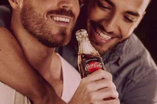 Coca-Cola lance une pub avec des couples LGBT en Hongrie et se fait boycotter
