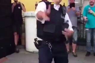 Au carnaval de Notting Hill, ce vrai policier n'a fait que son devoir de danseur de talent