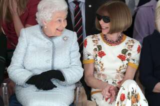 La reine d'Angleterre est restée très classique pour sa première fois à la Fashion Week de Londres