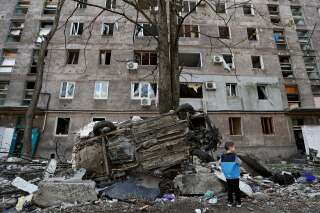 Guerre en Ukraine: à Marioupol, Moscou annonce un cessez-le-feu, Kiev dément