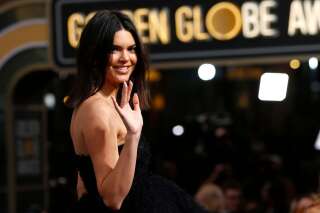 Moquée pour ses boutons d'acné aux Golden Globes, Kendall Jenner répond fièrement