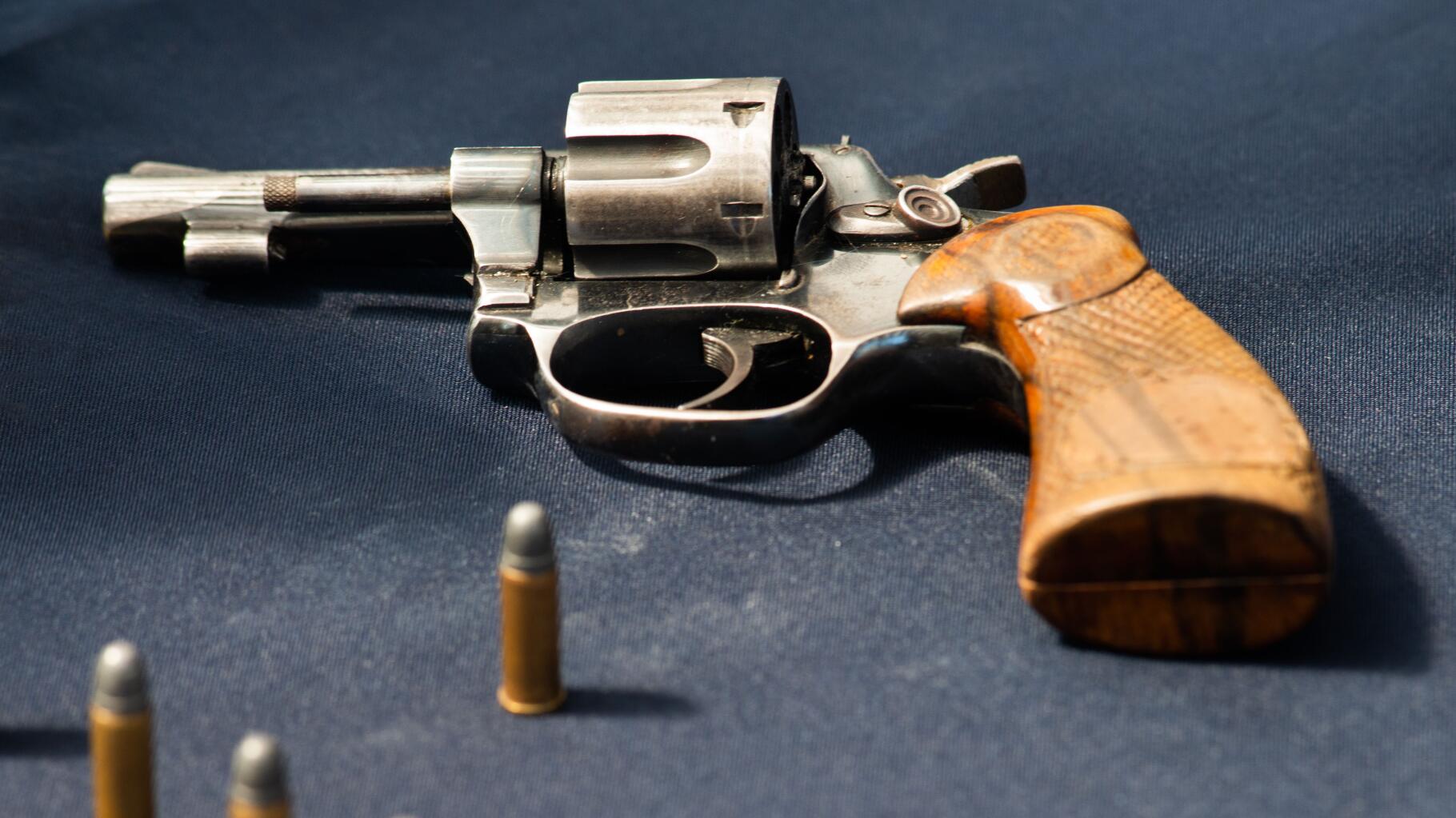 Au-delà du tir d'Alec Baldwin, le danger des armes à feu et des balles à  blanc au cinéma