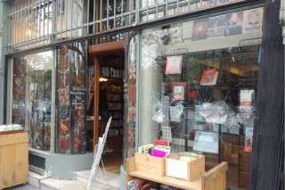 La librairie où Jean-Marie Le Pen doit dédicacer son livre vandalisée
