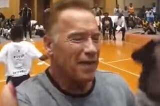 Arnold Schwarzenegger victime d'un coup de pied lors d'un événement sportif en Afrique du Sud