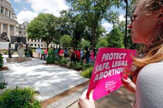 Une loi anti-avortement bloquée par la justice dans le Mississippi