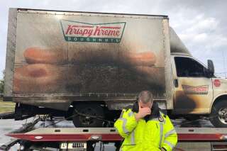 L'incendie d'un camion de donuts a plongé ces policiers dans une profonde tristesse