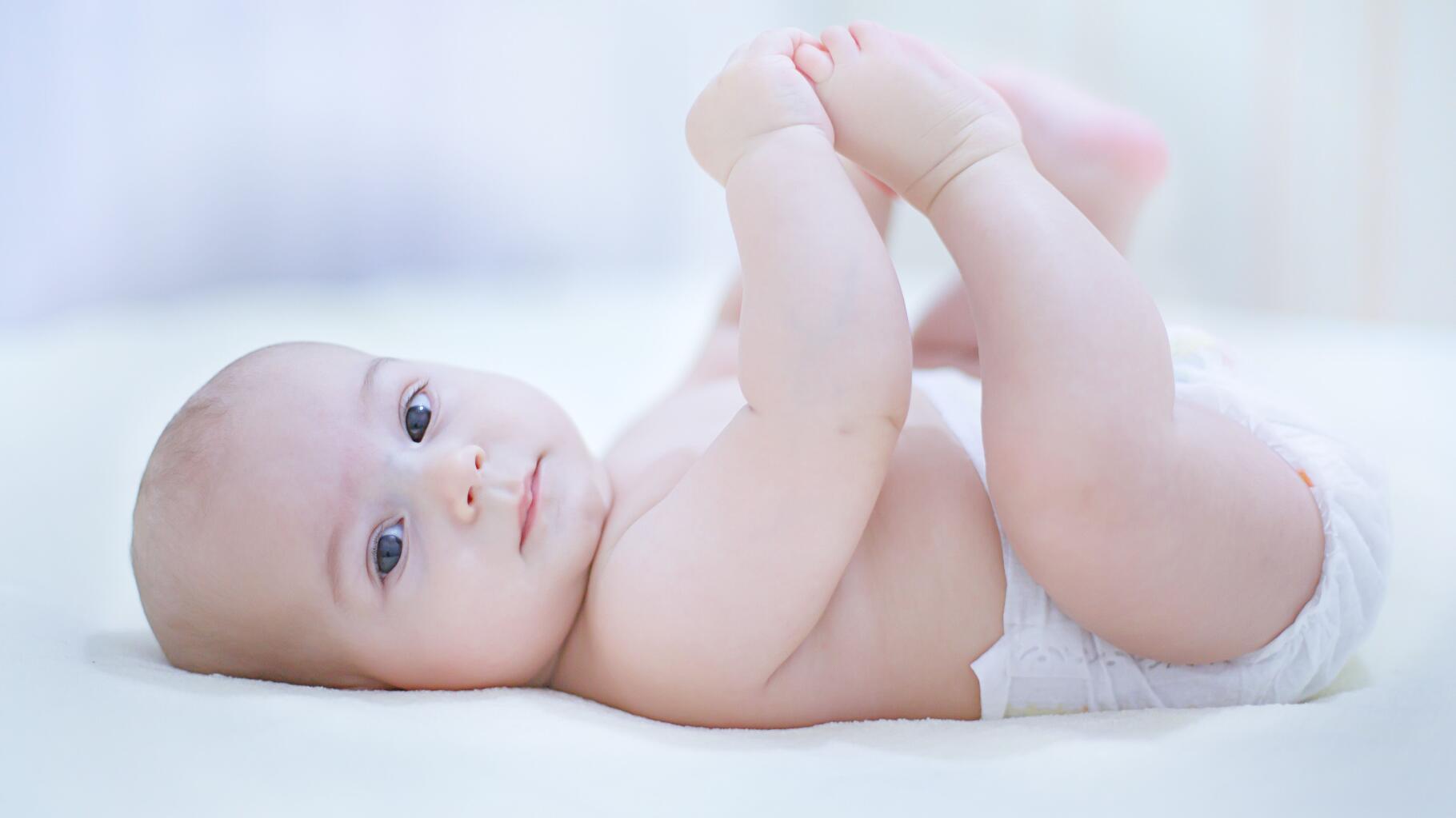 Lingettes jetables pour bébé : comment les choisir, comment les