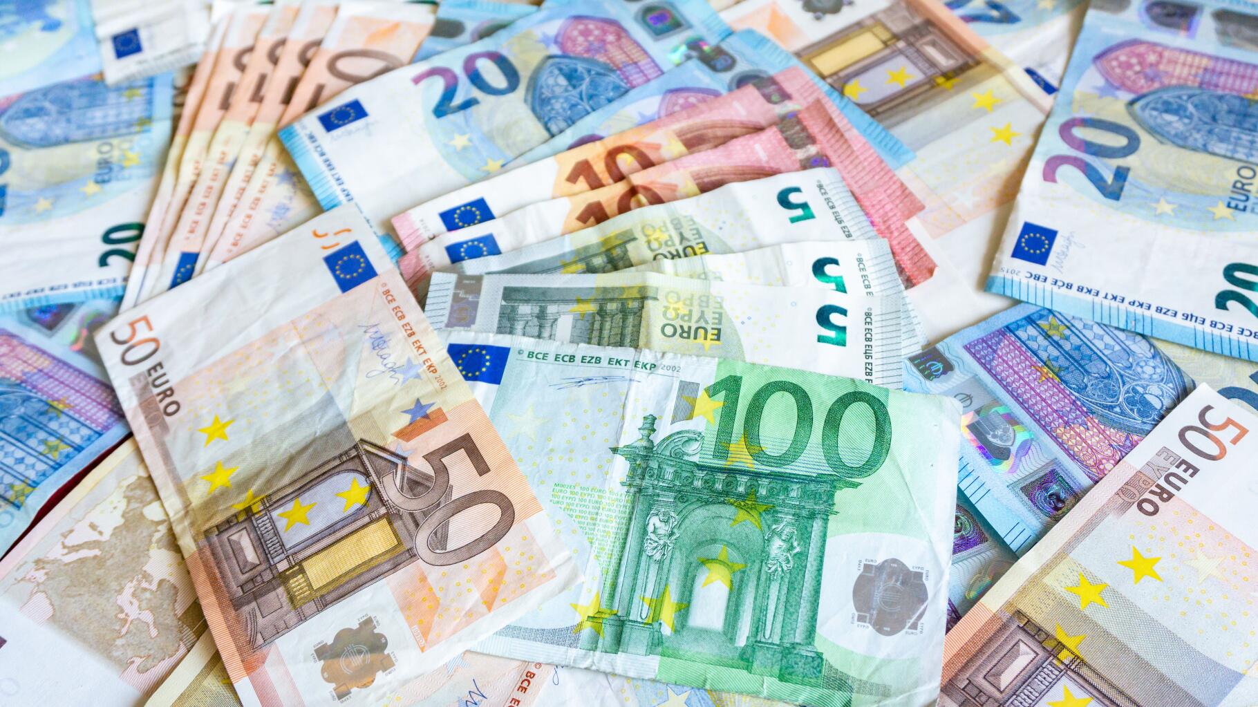 La France connaît une explosion de la movie money, ces grossiers faux  billets qui piègent les commerçants