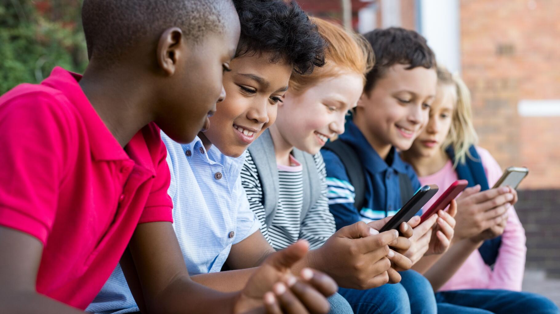 Nos enfants reçoivent leur premier smartphone dès 8 ans: la puberté  numérique, c'est de plus en plus tôt - La DH/Les Sports+