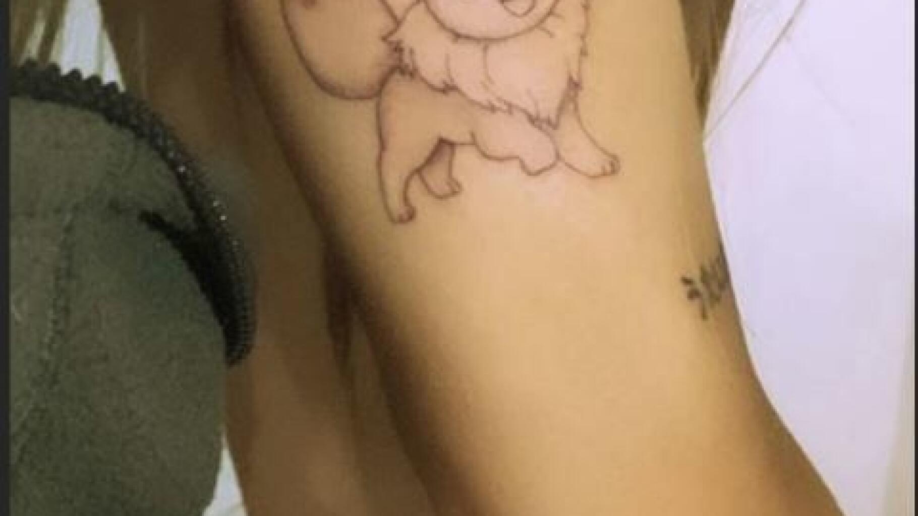 Ariana Grande a un nouveau tatouage Pokémon