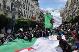 À Alger, une nouvelle déferlante de manifestants dans le centre