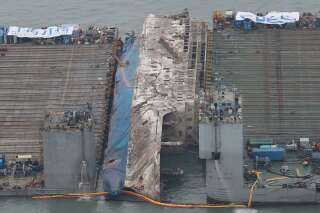 Le renflouement du ferry sud-coréen Sewol trois ans après son naufrage
