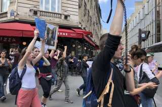 La marche pour le climat avant les européennes attire 15.000 jeunes à Paris