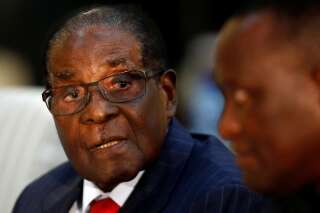 Zimbabwe: détenu par l'armée, Robert Mugabe refuse de démissionner