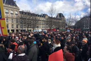 Pendant le rassemblement de Fillon au Trocadéro, concert de casseroles à République