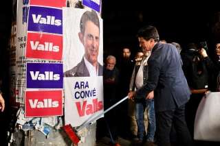 Manuel Valls lance sa campagne officielle en collant des affiches