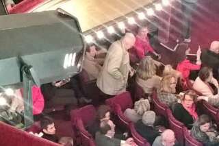Pendant le deuxième débat de la primaire de la gauche, François Hollande était au théâtre pour voir Michel Drucker