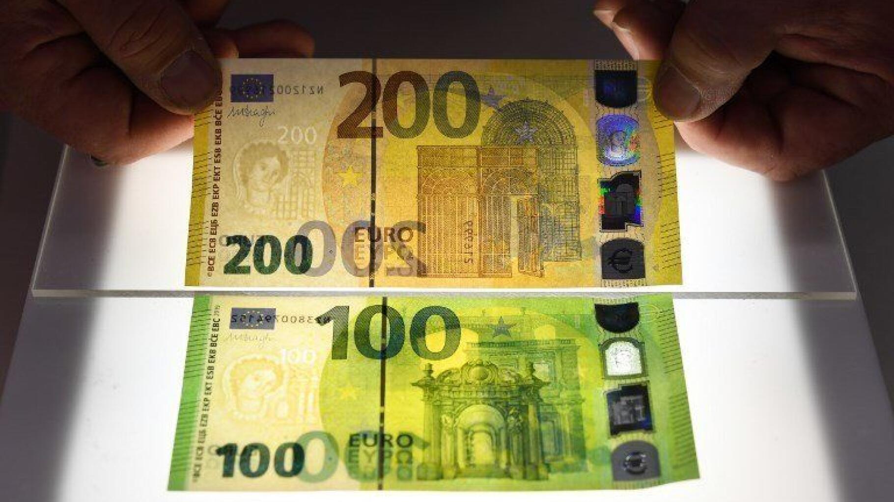 Billet de banque de 200 euros décliné en papier toilettes 