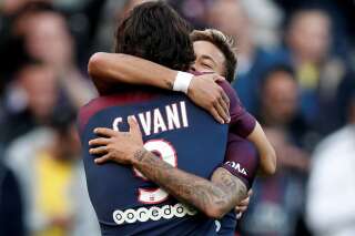 PSG-Bordeaux: Neymar marque sur penalty et Cavani l'en félicite