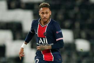 Neymar prolonge au Paris Saint-Germain pour 4 ans