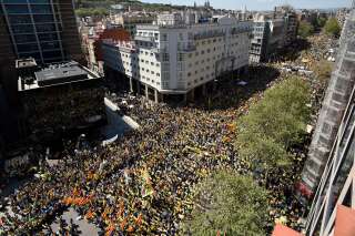 À Barcelone, plus de 300.000 personnes manifestent contre la détention d'indépendantistes