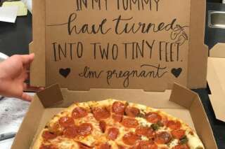 Elle a sollicité les employés d'une pizzeria pour annoncer sa grossesse