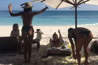 Pour fêter ses vacances, Emily Ratajkowski danse seins nus devant ses copines