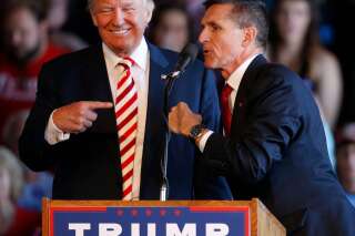 Trump gracie Michael Flynn, les démocrates crient au scandale