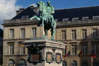 Statue de Napoléon à Rouen: après le mensonge de Ciotti, la réponse du maire