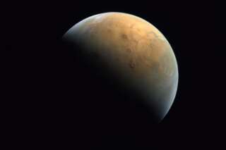 La première image de Mars envoyée par la sonde émiratie Hope