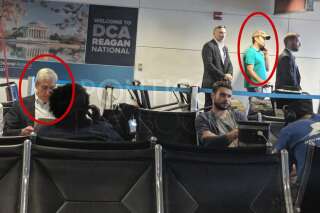 Cette photo de Donald Trump Jr coincé à l'aéroport à côté du procureur sur l'enquête russe a fait bien rire les Américains
