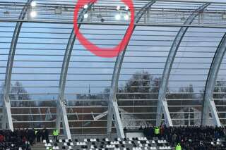 Au stade d'Amiens, une partie des tribunes évacuée à cause d'un projecteur décroché par le vent